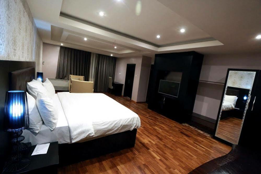 Tivoli Hotel Seafront Ikoyi Aliayabiagba Zewnętrze zdjęcie