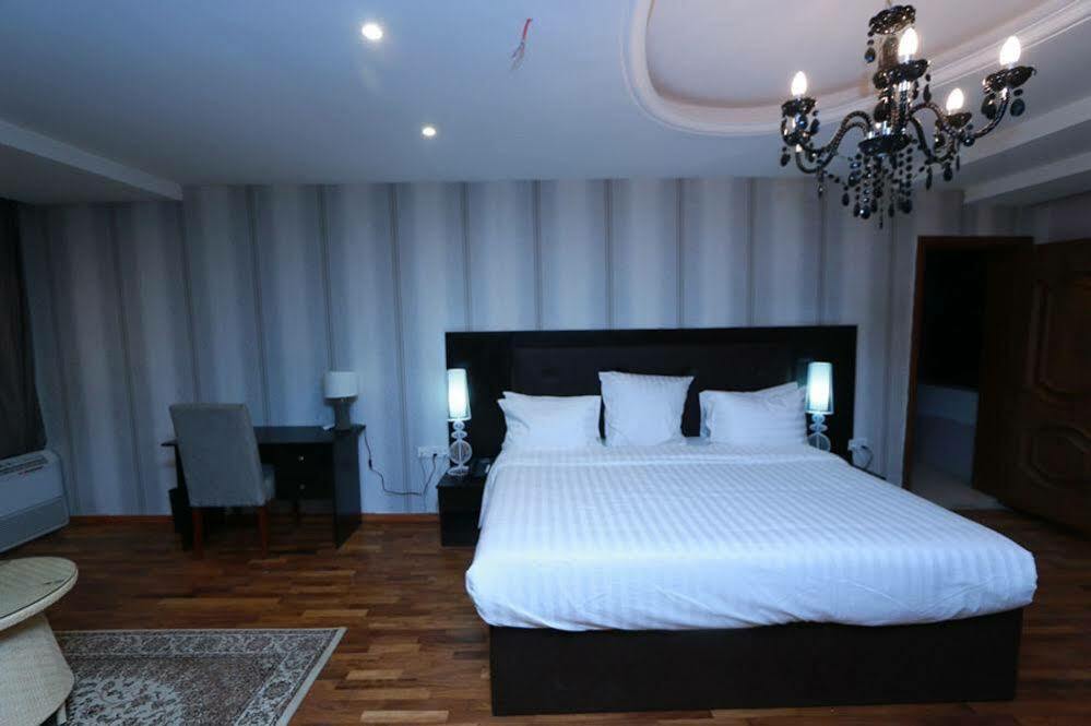 Tivoli Hotel Seafront Ikoyi Aliayabiagba Zewnętrze zdjęcie